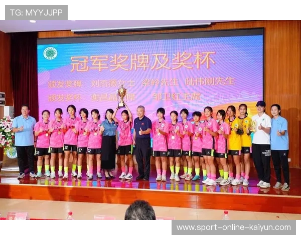 专栏观点：国内赛事三冠王巴萨女足的成功管理模式分析