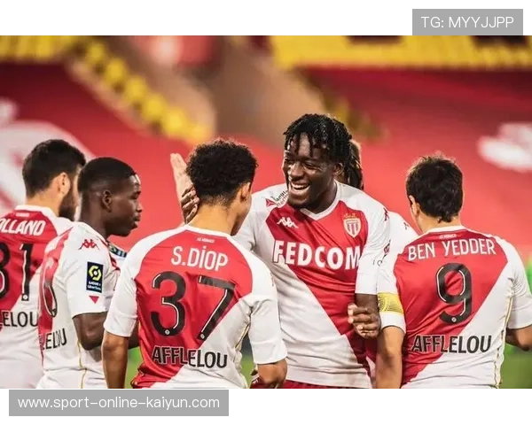 摩纳哥4-0雷恩比赛中，阿克利乌什与穆赞博连线破门